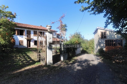 Foto Rustico in Fraz. Gatti, Rocchetta Tanaro di 250 m² con 5 locali