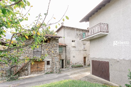 Foto Rustico in Via Cristoforo Colombo, Delebio Centro di 370 m² in vendita