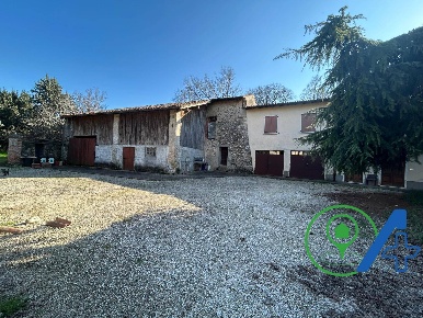 Foto Rustico in ridello, Solferino di 300 m² con 5 locali in vendita