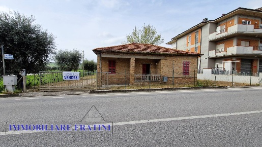 Foto Rustico in Viale Kennedy, Sant'Egidio alla Vibrata Centro di 76 m²
