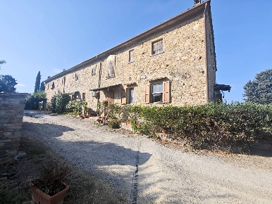 Foto Rustico a Gambassi Terme Centro di 420 m² con 15 locali in vendita