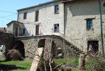 Foto Rustico in Dopo chiesetta in fondo, Denice di 300 m² con 8 locali