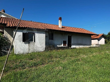 Foto Rustico in Via Conti, Colfelice di 104 m² con 4 locali in vendita