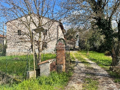 Foto Rustico in VIA MOLINO, Lonigo di 140 m² con 6 locali in vendita