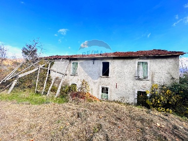 Foto Rustico a Borgo Val di Taro di 170 m² con 6 locali in vendita