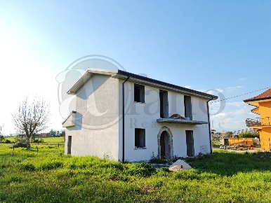 Foto Rustico in via scaffa, Ceprano Centro di 120 m² con 5 locali