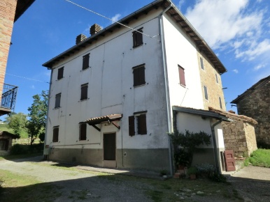 Foto Rustico in Via riccò, Serramazzoni di 120 m² con 6 locali in vendita
