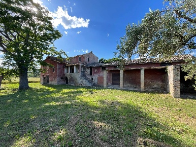 Foto Rustico in via i fausti, Corropoli di 470 m² con 6 locali in vendita