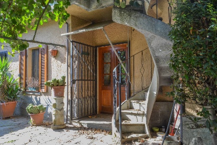 Foto Rustico in Strada Valle San Pietro, Pecetto Torinese di 180 m²