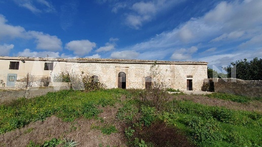 Foto Rustico a Scicli di 1000 m² con 10 locali in vendita