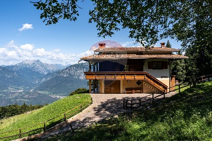 Foto Rustico a Gianico Centro di 1250 m² con 5 locali in vendita