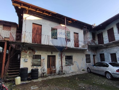 Foto Rustico in ENGALFREDO, Samarate Centro di 150 m² con 3 locali