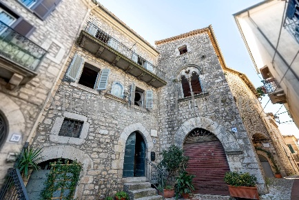 Foto Rustico in VIA CAVOUR, Veroli Centro di 400 m² con 15 locali