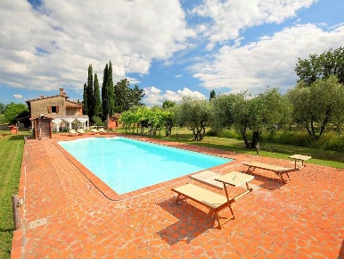 Foto Rustico a Terranuova Bracciolini di 664 m² con 20 locali in vendita