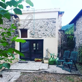 Foto Rustico in Via per lovengo, Vessalico Centro di 140 m² con 3 locali