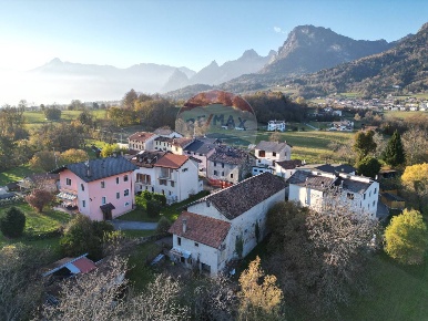 Foto Rustico in Via Collungo, Belluno di 400 m² con 5 locali in vendita