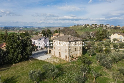 Foto Rustico in Via XXV Aprile, Mogliano di 324 m² con 10 locali in vendita