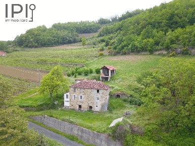 Foto Rustico in Pian del Duca, Vesime di 80 m² con 4 locali in vendita