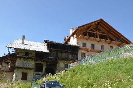 Foto Baita in Borgo Thures, Cesana Torinese di 1500 m² con 25 locali