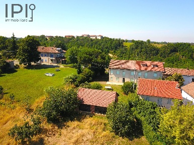 Foto Rustico in strada vaglio serra, Vaglio Serra di 350 m² con 11 locali