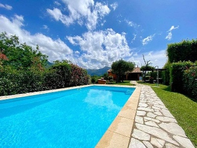 Foto Rustico in via Miramare, Camaiore Camaiore Paese di 150 m² in vendita