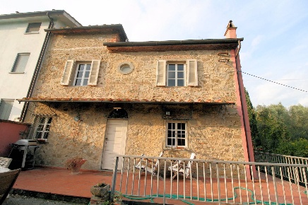 Foto Rustico a Lamporecchio di 200 m² con 12 locali in vendita