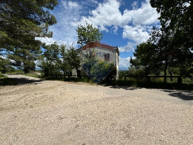 Foto Rustico in Via Castelbuono, Bevagna di 178 m² con 3 locali in vendita