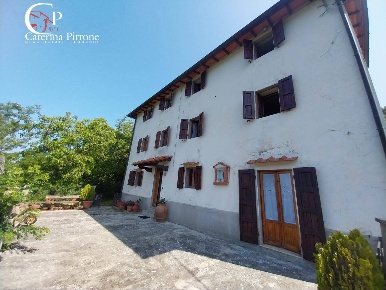 Foto Rustico in via Rincine, Londa di 330 m² con 13 locali in vendita