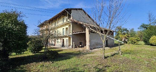 Foto Rustico in via gramsci, Oleggio Centro di 360 m² con 6 locali