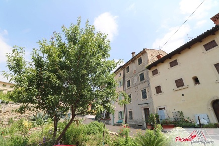 Foto Rustico in Piazza San Valentino, Verona Quinzano di 140 m² in vendita