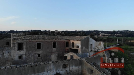 Foto Rustico in strada tremilia, Siracusa Villaggio Miano di 800 m²