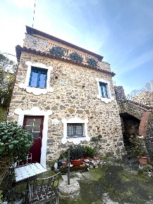 Foto Rustico in Via IV novembre, Castelbianco di 150 m² con 6 locali