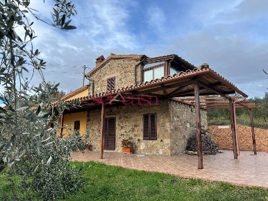 Foto Rustico a Roccastrada di 118 m² con 6 locali in vendita
