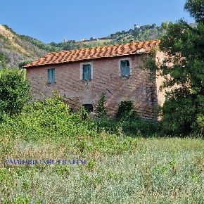 Foto Rustico in Contrada Piane Tronto, Controguerra di 240 m² con 7 locali
