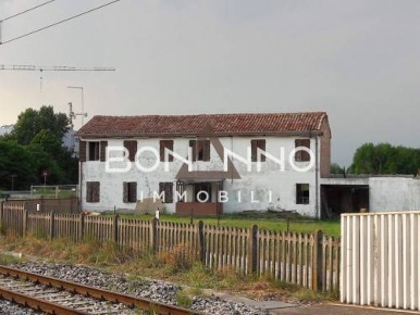 Foto Rustico in Via Molinella, Piombino Dese Centro di 1280 m² con 8 locali