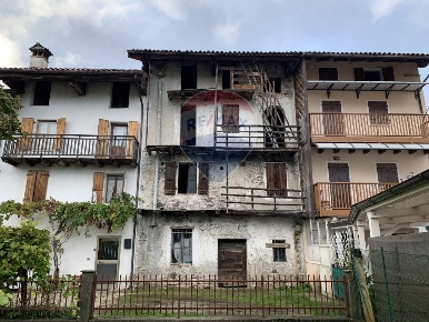 Foto Rustico in Viale Pedavena, Feltre Centro di 200 m² con 7 locali