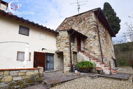 Foto Rustico in via di Valle, Pontassieve di 270 m² con 9 locali in vendita