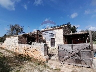 Foto Rustico in C.DA GUADAGNA, Scicli di 200 m² con 7 locali in vendita