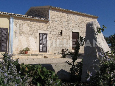 Foto Rustico in Contrada Aramonda, Ragusa Puntarazzi - Pozzillo di 800 m²
