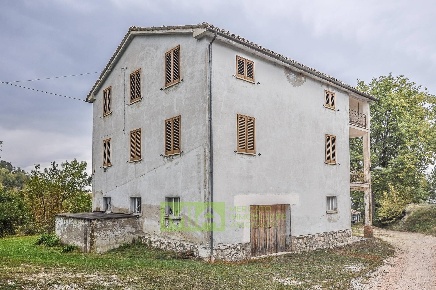 Foto Rustico in Contrada Polica Vecchia, Comunanza di 300 m² con 10 locali