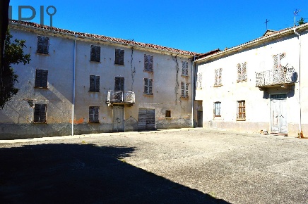 Foto Rustico a Sessame di 700 m² con 24 locali in vendita