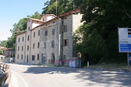 Foto Rustico in via San Francesco, Chiusi della Verna Centro di 450 m²