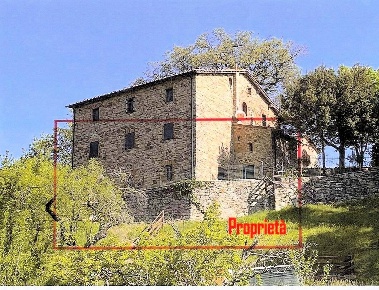 Foto Rustico a Castelnuovo di Val di Cecina Centro di 150 m² con 7 locali