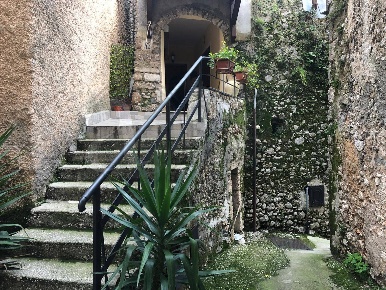 Foto Rustico in Viale Epicuro, Colle San Magno Centro di 91 m² con 3 locali
