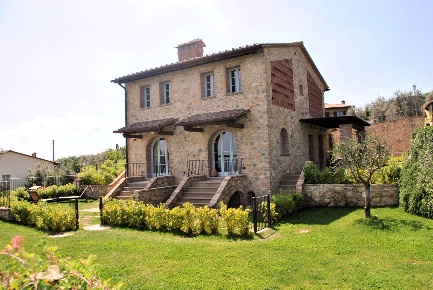 Foto Rustico a Chianni Centro di 131 m² con 5 locali in vendita