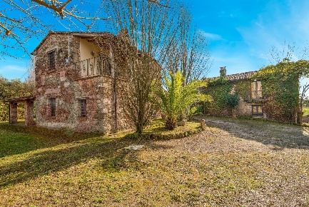 Foto Rustico in Via Croce Tani, Ferentino di 380 m² con 17 locali