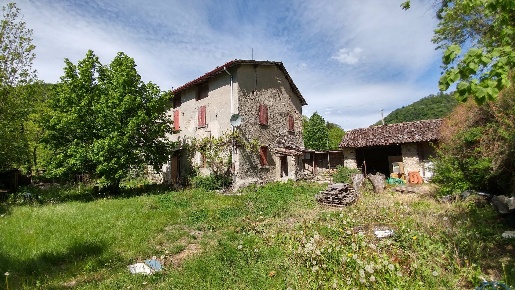 Foto Rustico in VIA XXV APRILE, Asso Centro di 580 m² con 10 locali