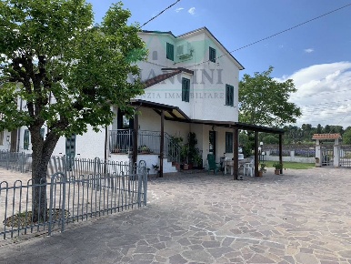 Foto Rustico in SPINA, Jesi Via Roma - Asse Sud di 160 m² con 7 locali