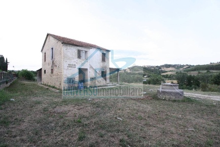Foto Rustico in via Piediprato, Spinetoli di 142 m² con 5 locali in vendita