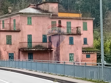 Foto Rustico in VIA GINOCCHIO, Mezzanego di 360 m² con 20 locali in vendita
